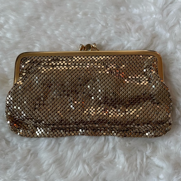 Whiting & Davis Handbags - VINTAGE WHITING AND DAVIS SEQUIN CLUTCH